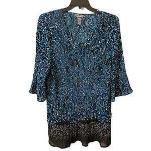 Catherines Women’s Pullover Teal Color Round Neck Accordion Fabric Blouse.